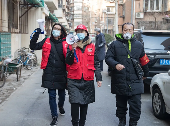 天津律师协会协助社区组织居民做核酸监测.png 天津律师协会协助社区组织居民做核酸监测.png